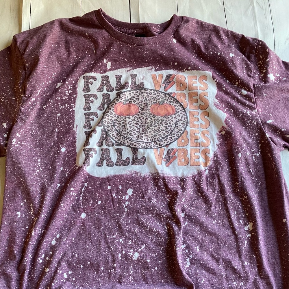 Fall vibes smiley tee. Maroon or green